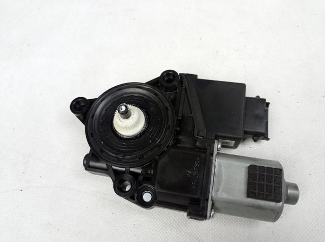 Мотор склопідйомника дверей передніх, лівих 82450S1010 HYUNDAI