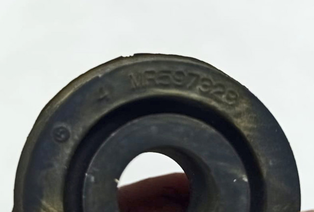 Подушка кріплення радіатора верхня MR597328 MITSUBISHI