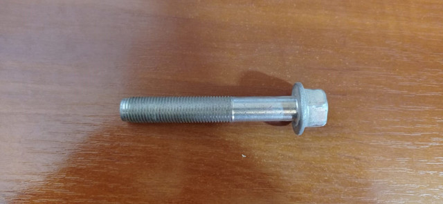 Болт кріплення амортизатора заднього MU001123 MITSUBISHI