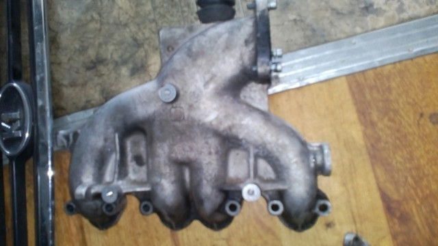 Колектор впускний 03G129713 VAG