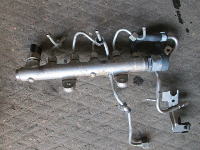 Розподільник палива 04B130093 VAG