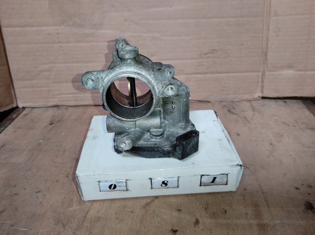 Заслінка повітряна 04L128063P VAG