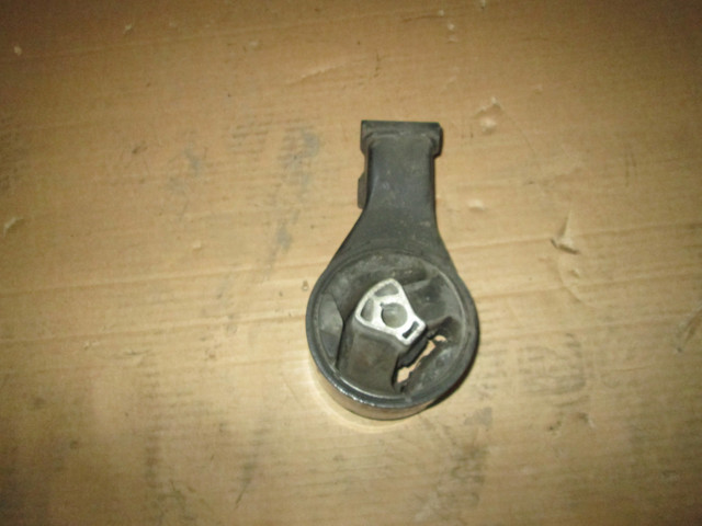 Подушка (опора) двигуна, задня 13248630 OPEL