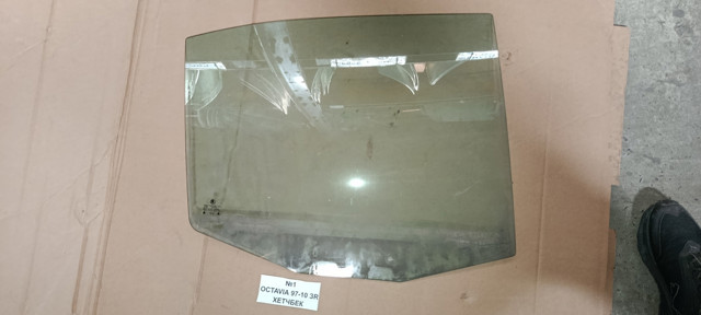 Скло заднє праве 1U4845206A VAG