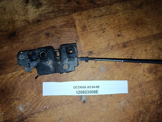 Замок кришки капота 1Z0823509E VAG