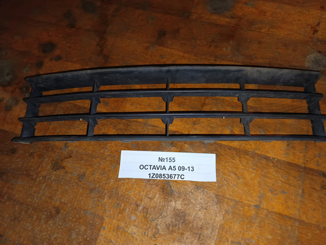 Решітка переднього бампера 1Z0853677C VAG
