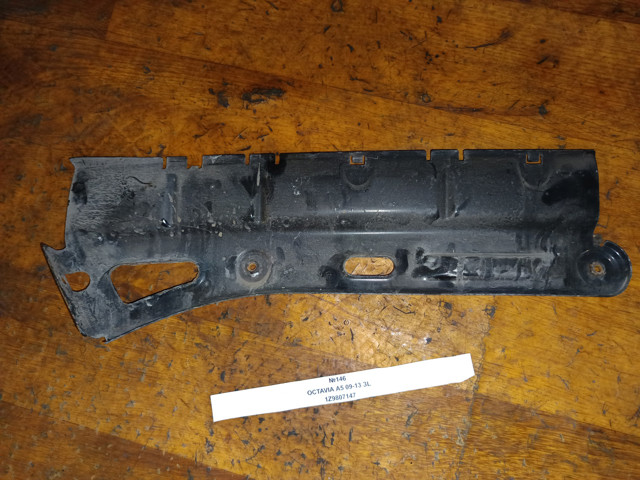 Ліве кріплення заднього бампера 1Z9807147 VAG