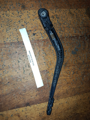 Важіль-поводок склоочисника заднього скла 287811U600 NISSAN