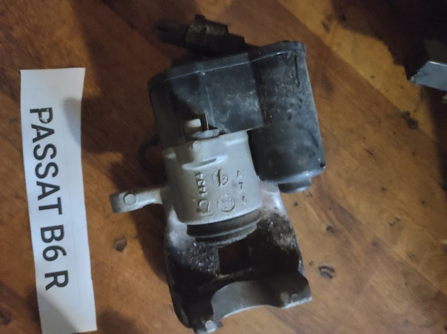 Супорт гальмівний задній правий 3C0615404E VAG