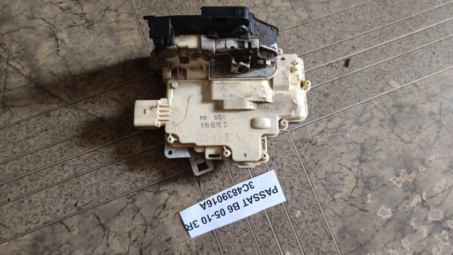 Замок задніх дверей, правих 3C4839016A VAG