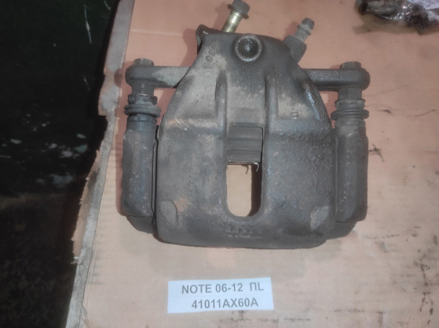 Супорт гальмівний, передній, лівий 41011AX60A NISSAN