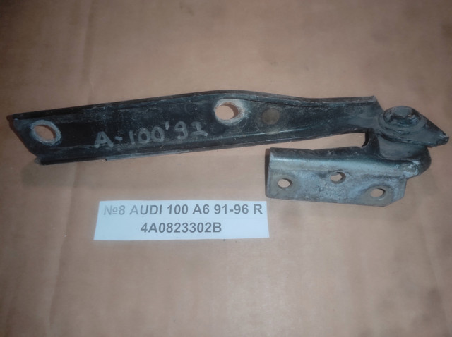 Завіс капота, правий 4A0823302B VAG