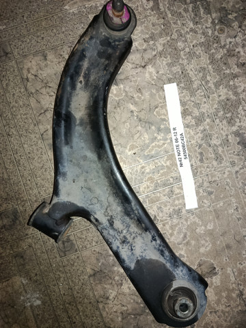 Правий важіль передній нижній підвіски 54500BC42A NISSAN