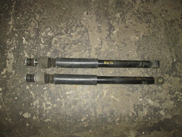 Амортизатори задні 562109U025 NISSAN
