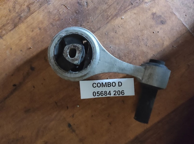 Подушка (опора) двигуна, задня 5684206 OPEL