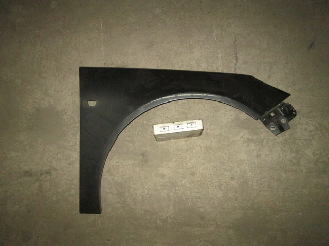 Переднє праве крило 6102366 OPEL