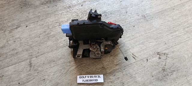 Замок задніх дверей, лівих 7L0839015D VAG