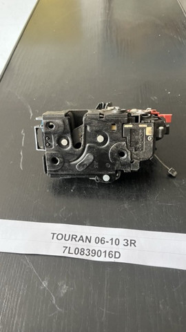 Замок задньої дверї, правої 7L0839016D VAG