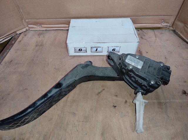 Педаль акселератора 7L6721507 VAG