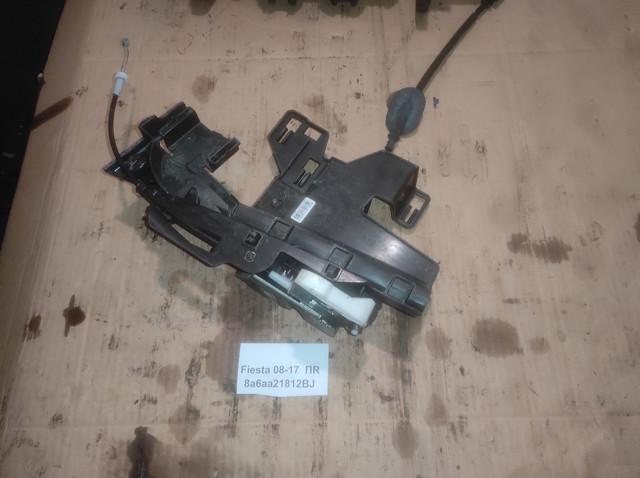 Внутрішній дверний замок 8A6AA21812BJ FORD
