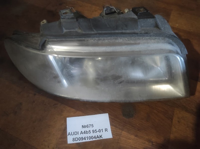 Фара правая 8D0941004AK VAG