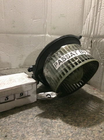 Електродвигуни (електродвигун обігрівача) або розетка причепа штепсельная 8D1820021 VAG