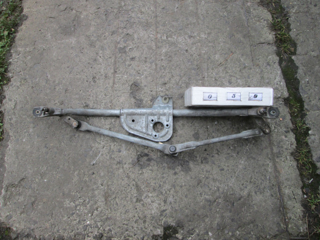 Тяга регулювання двірника, ліва 8D1955325 VAG