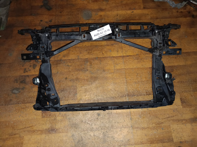 Рамка передньої панелі 8V0805588A VAG