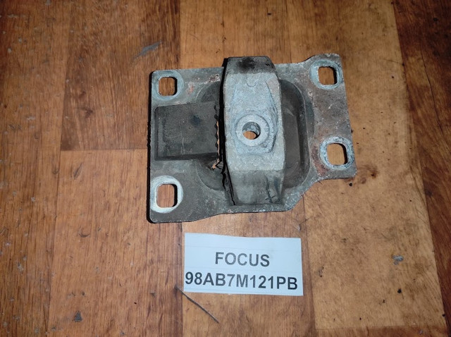 Подушка (опора) двигуна, ліва верхня 98AB7M121PB FORD