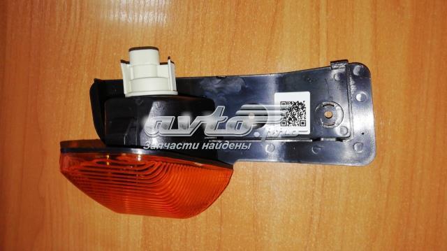 Габарит-покажчик повороту в бампері, правий 504250984 IVECO