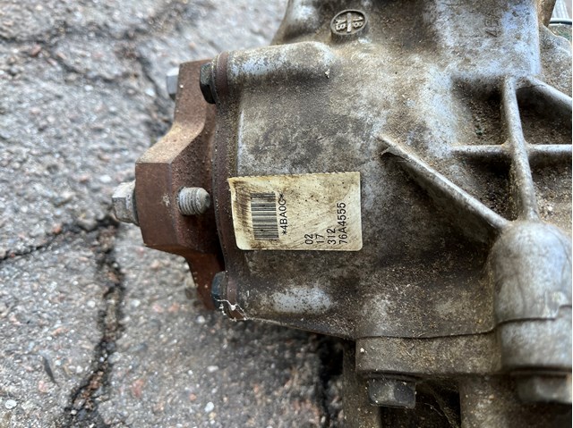 Роздавальна коробка 331004BA0C NISSAN