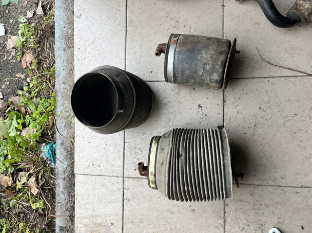 Пневморессора задня 4809060010 TOYOTA
