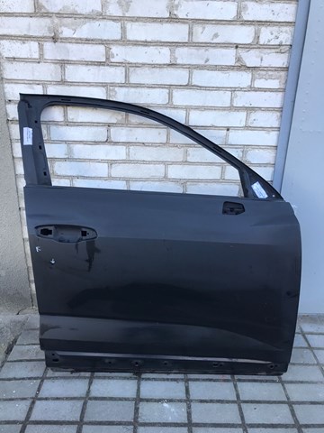 Дверка передня права 83F831052A VAG