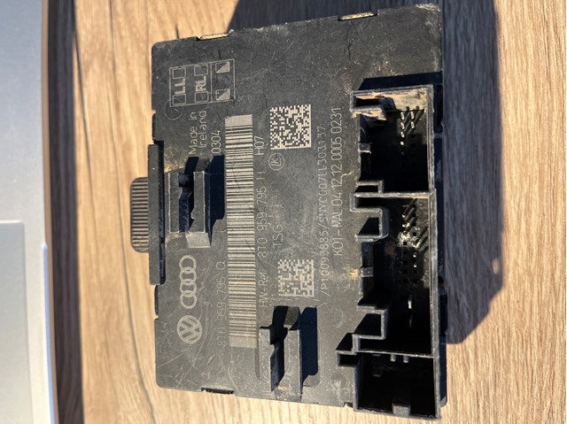 Блок комфорту задніх дверей 8T0959795Q VAG