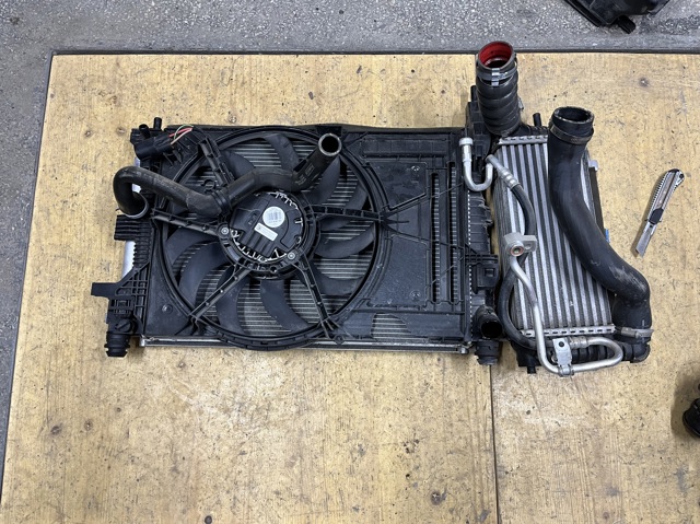 Патрубок системи охолодження 8V618260KE FORD