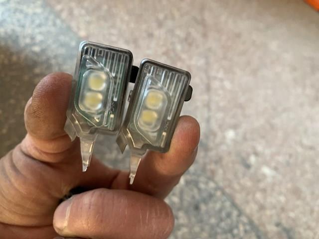 Ліхтар підсвічування ручки дверей передніх 8W0947133 VAG
