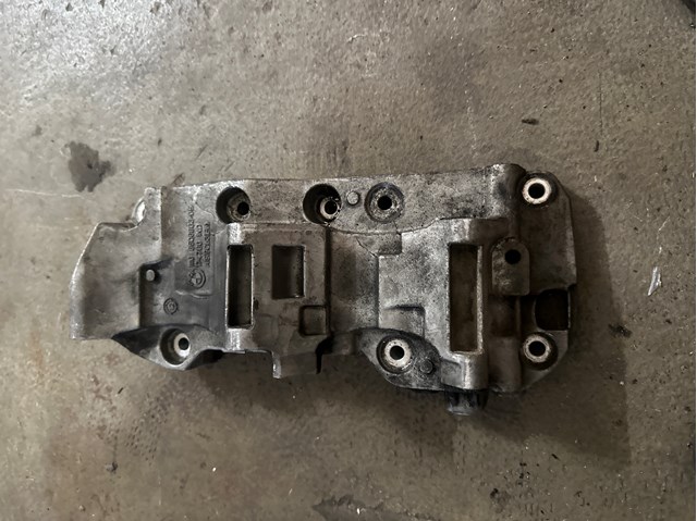 Кронштейн компресора кондиціонера 11168506863 BMW