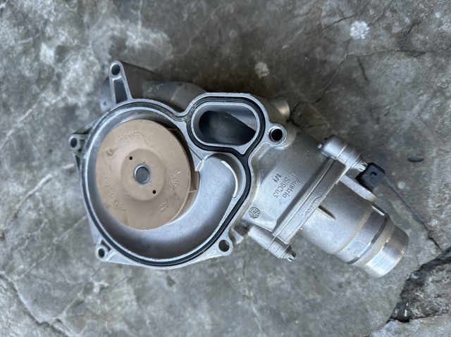 Водяний насос 11537843738 BMW
