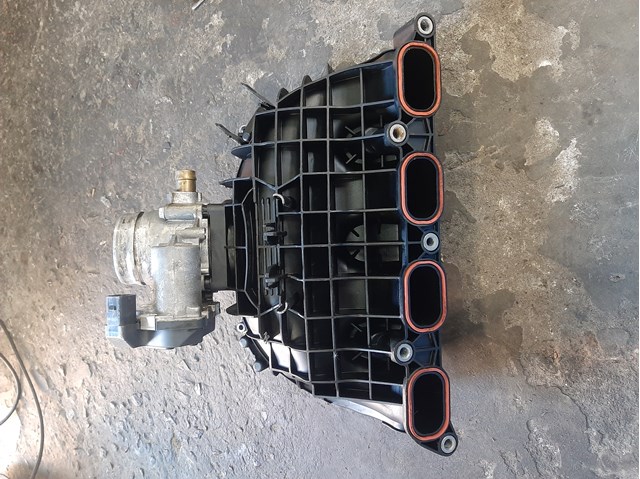 Колектор впускний 11617588126 BMW