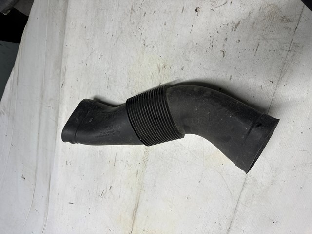 Повітроприймач 13718509068 BMW