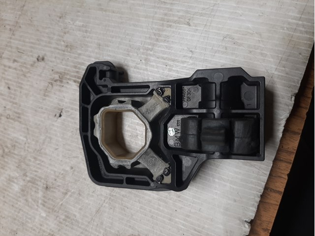 Подушка радіатора охолодження, нижня 17117575248 BMW