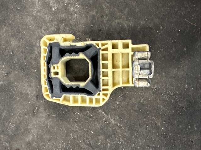 Подушка радіатора охолодження, нижня 17118632140 BMW