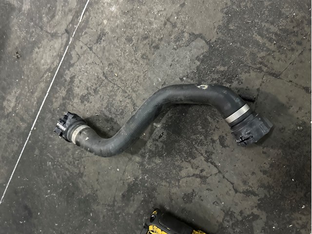 Патрубок системи охолодження 17127811129 BMW