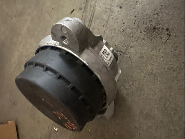Ліва подушка двигуна 22116777375 BMW