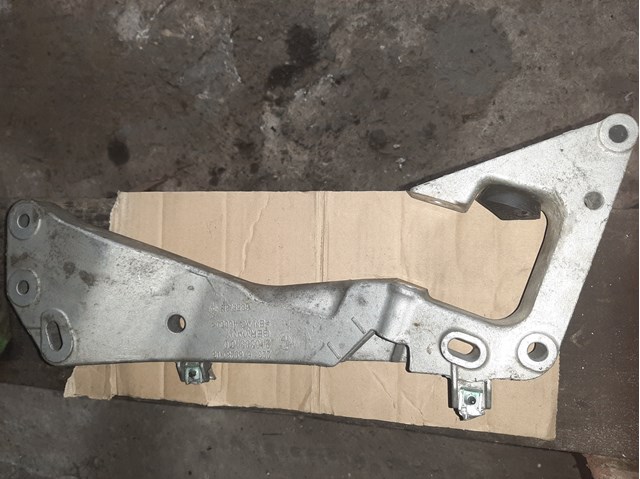 Кронштейн КПП 22316769281 BMW