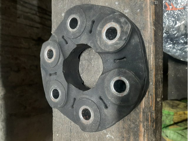 Гумова пружна муфта кардана передня 26111229360 BMW