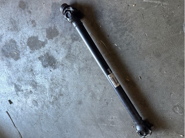 Вал карданний, передній 26208605867 BMW