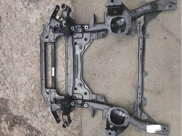 Підсилювач переднього підрамника 31106787324 BMW
