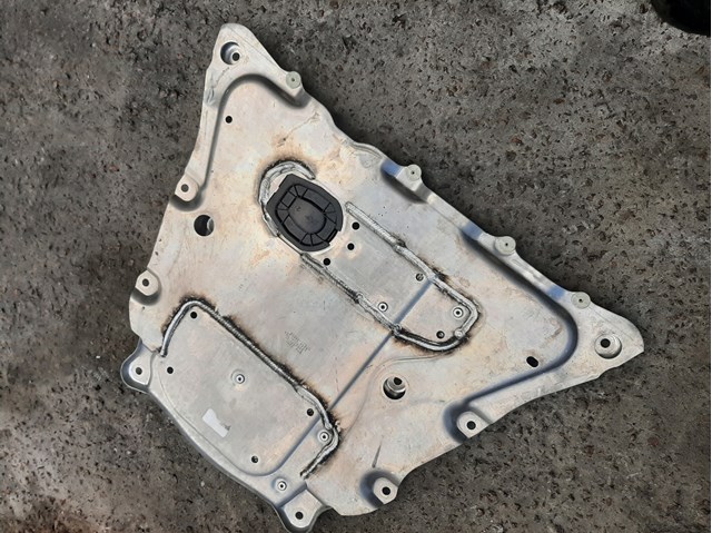 Захист двигуна, піддона (моторного відсіку) 31106878068 BMW