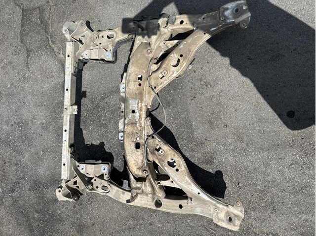 Передня балка 31116796692 BMW